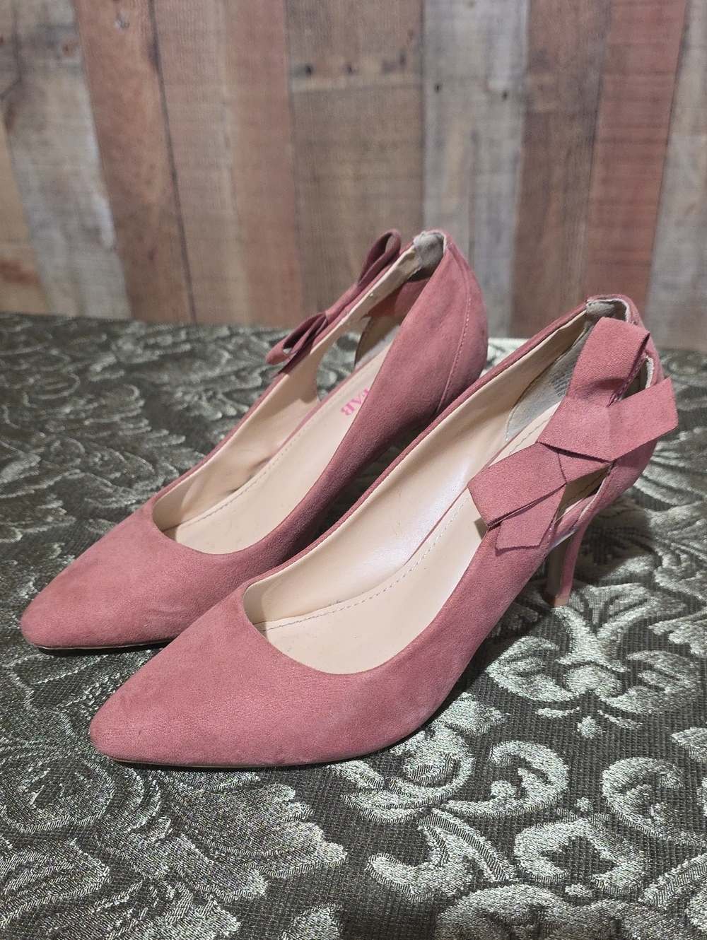 JustFab Mauve Pointed-Toe Bow Back Pump